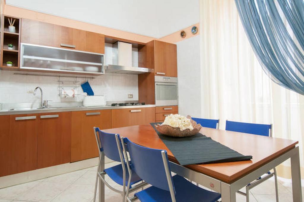 Turenum Apartment Trani Buitenkant foto